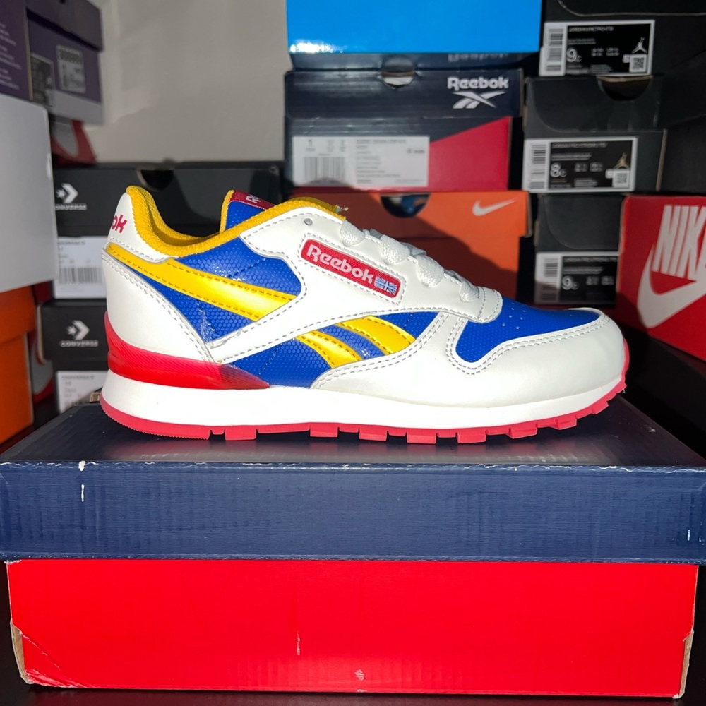 🚫SOLD OUT🚫Kids Reebok with lights - Picture 6 of 6